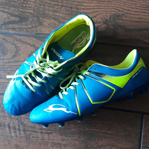 mens soccer cleats size 10
